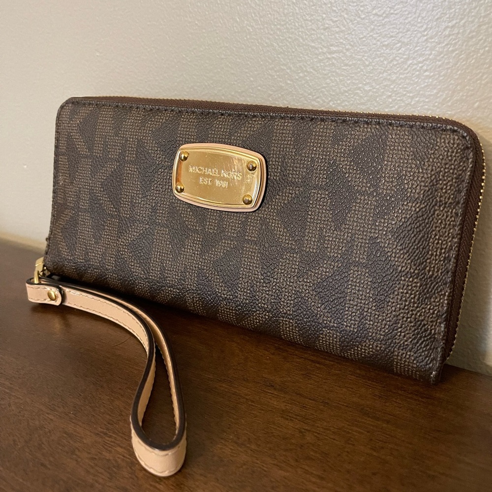 Michael Kors wristlet Wallet